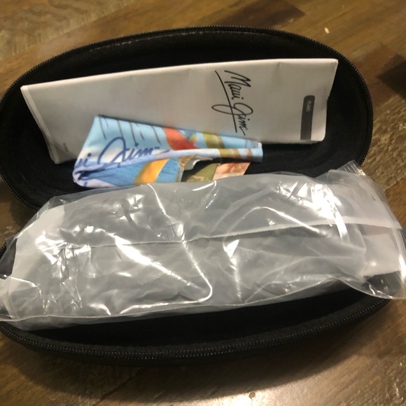 Maui Jim Plano Sunglasses - Picture 5 of 6